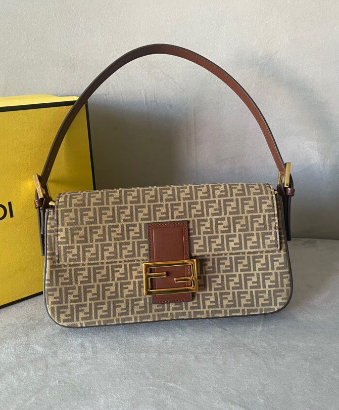 Fendi Baguette 1997 Handbag 8BR792 Coffee